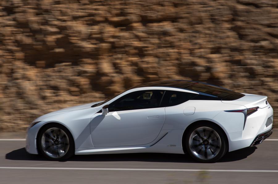  Lexus LC500h 2017 года  (WW) (фото 27 из 40)